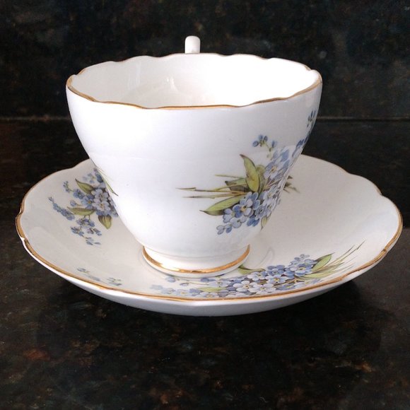 GROSVENOR BONE IN CHINA ENGLAND FLORAL BLUE WHITE SCALLOPED GOLD RIM TEA CUP - Picture 4 of 15